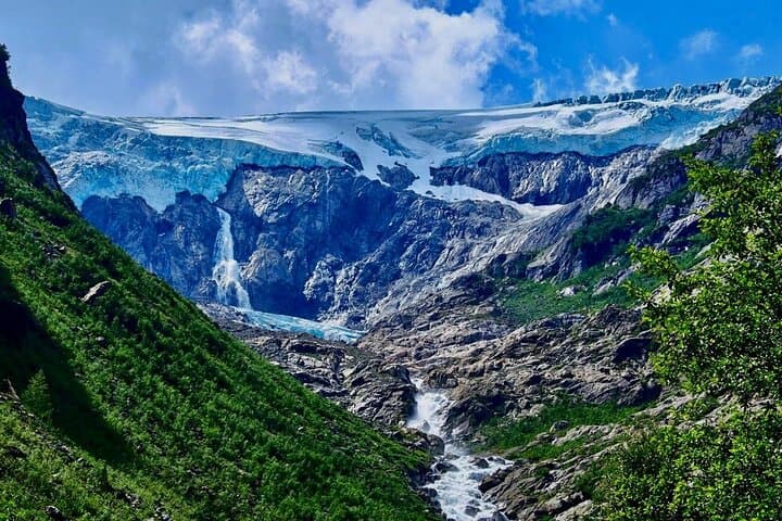 Helicopter Over Trolltunga and Waterfall Sightseeing from Bergen 5