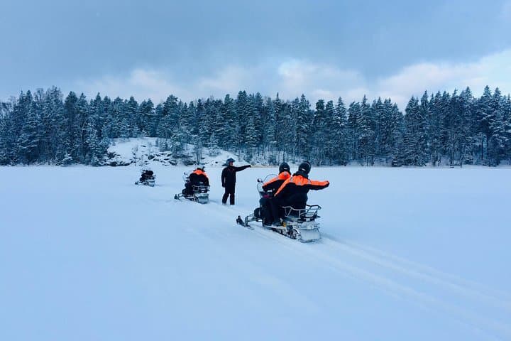 Snowmobile Safari in Helsinki Archipelago with Lunch 3