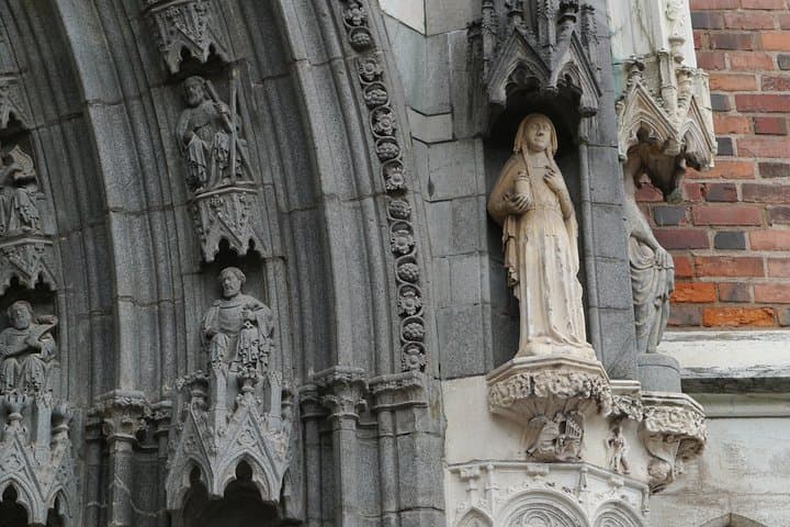 Uppsala Must See 2h city walk - 2h tour of all big attractions! 2