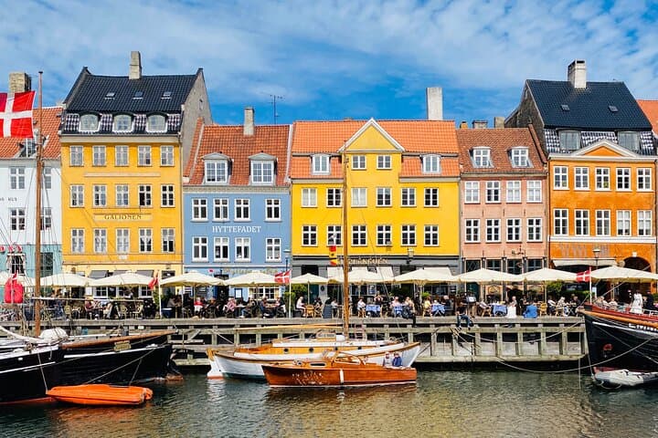 Private Copenhagen Boat cruise in Scandinavian mahogany boat 5
