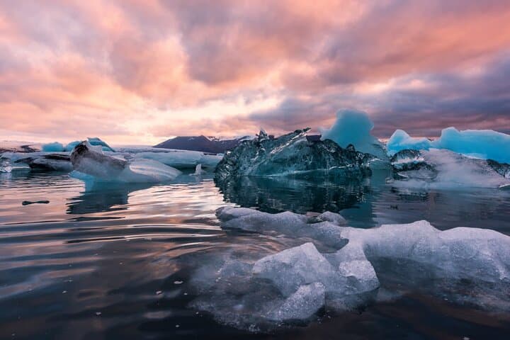 Diamond Beach & Jökulsárlón Floating Glacier Guided Day Tour