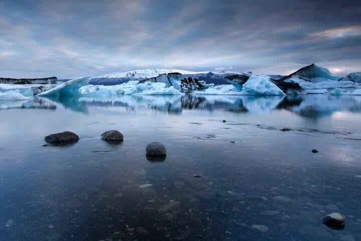 Diamond Beach & Jökulsárlón Floating Glacier Guided Day Tour 2