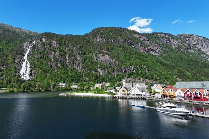 Private cruise - Fjord and waterfalls cruise to Modal- Mostraumen 3